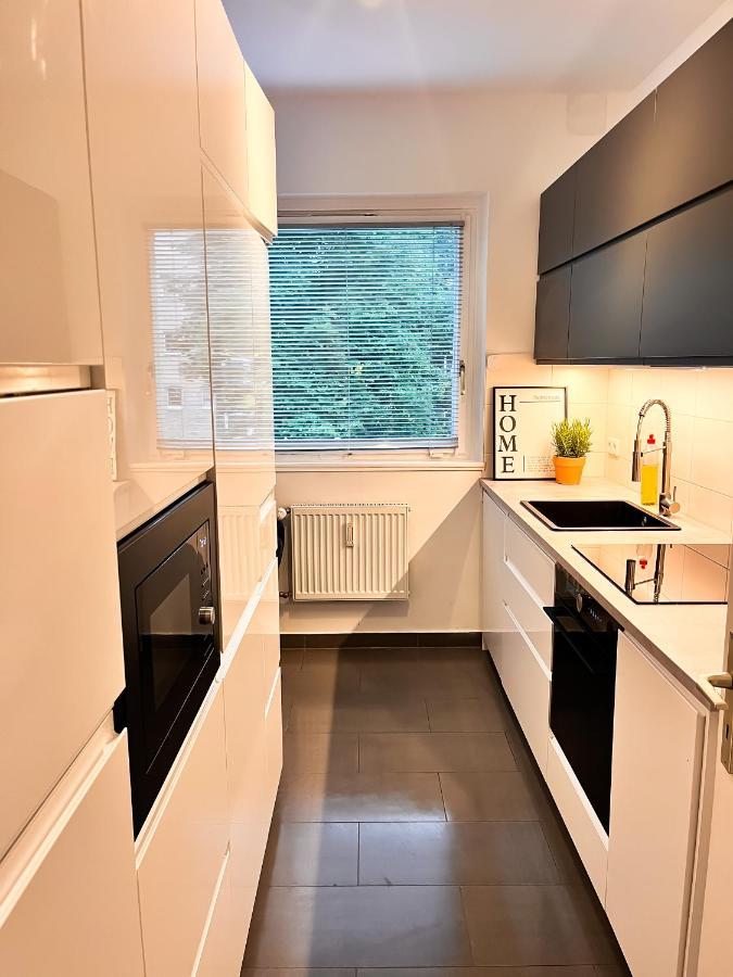 01 Bedroom In Mitte-Up To 5 People-Private Free Parking Берлин Екстериор снимка