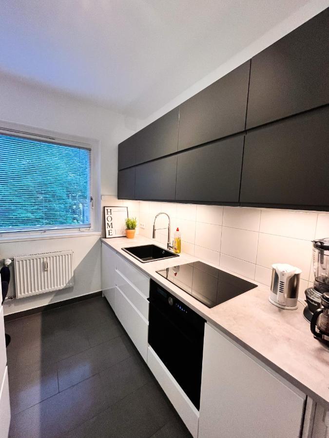 01 Bedroom In Mitte-Up To 5 People-Private Free Parking Берлин Екстериор снимка