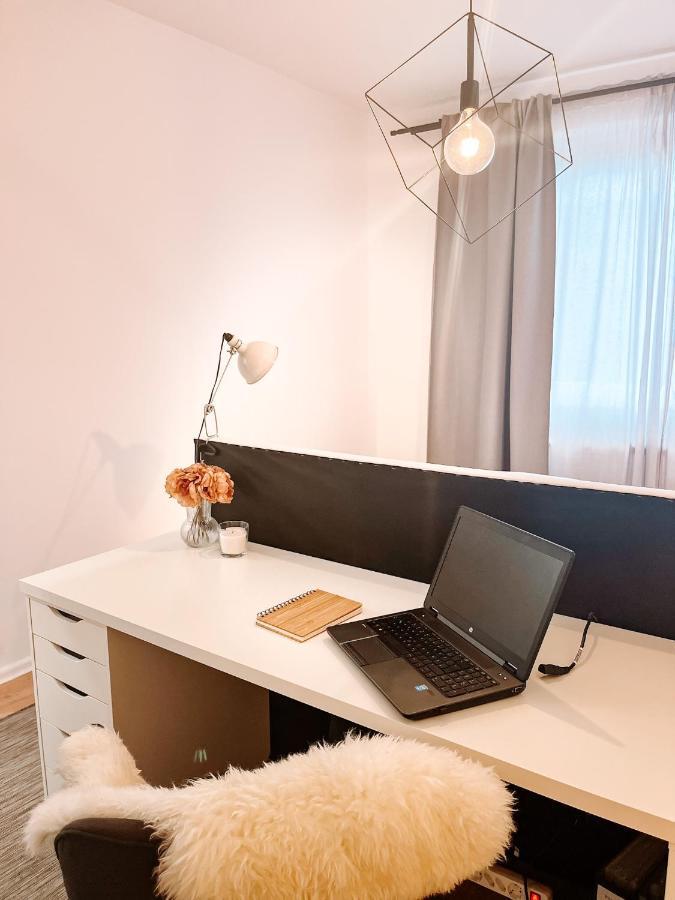 01 Bedroom In Mitte-Up To 5 People-Private Free Parking Берлин Екстериор снимка