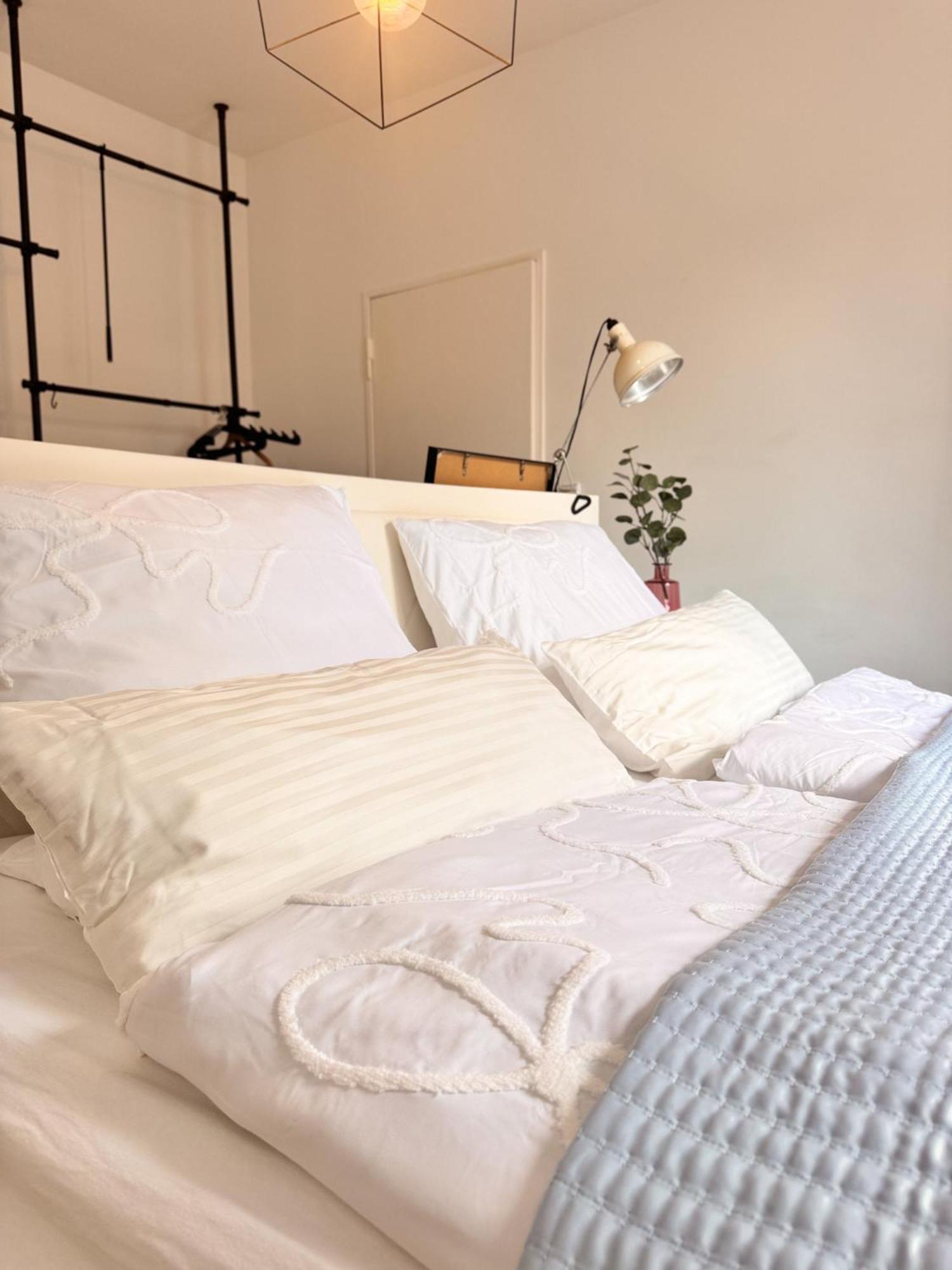 01 Bedroom In Mitte-Up To 5 People-Private Free Parking Берлин Екстериор снимка